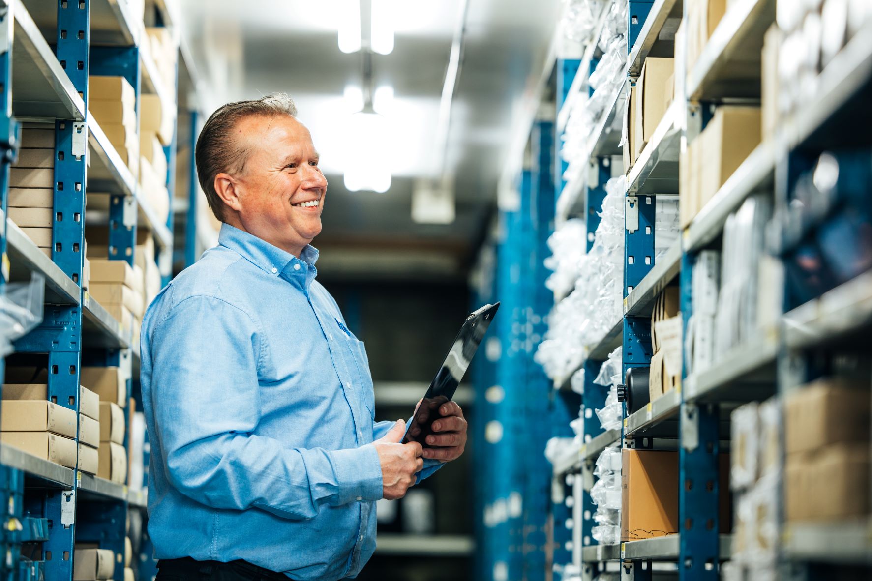 PSB Magazijnmedewerker werkend voor schappen